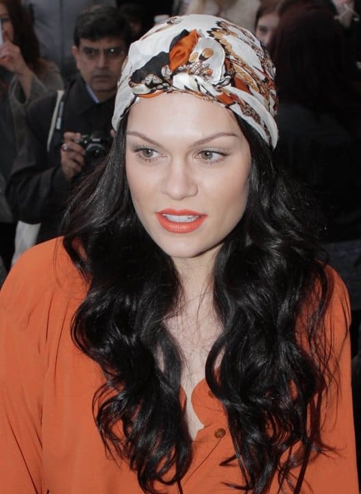 Jessie J wears a pretty printed head wrap