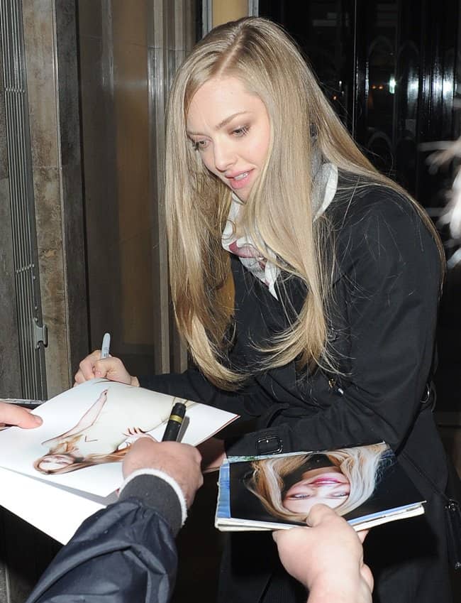 Amanda Seyfried signs autographs for fans outside her hotel in London