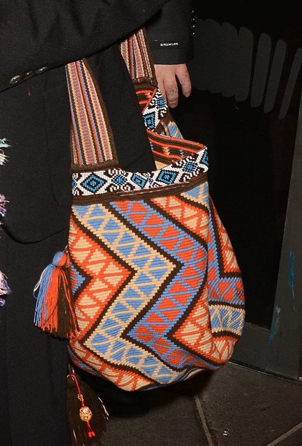 Carrie Fisher livened up her dark outfit with a batik bag