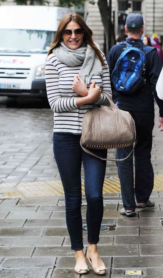 Lisa Snowdon was effortlessly chic in her denim jeans and classic striped tee